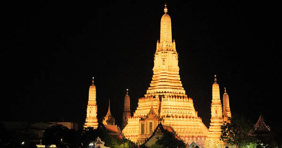 ล่องเรือเจ้าพระยาเดอะ แพลนเน็ต ครูซ ชมวิววัดอรุณาราชวรารามยามค่ำคืน สวยมากเลย